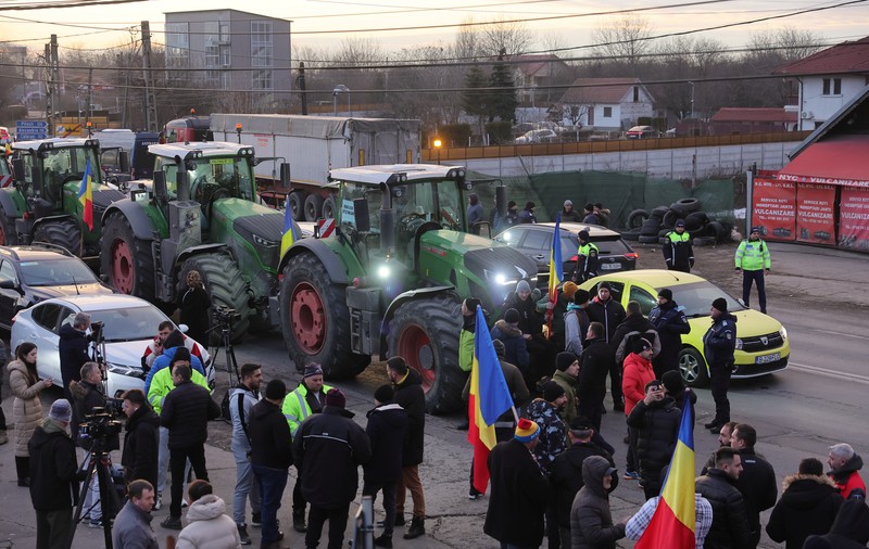 Să vorbim pe bune despre fermieri și transportatori. Protestul patronilor cu 100 de hectare în administrare și tractoare de milioane de euro