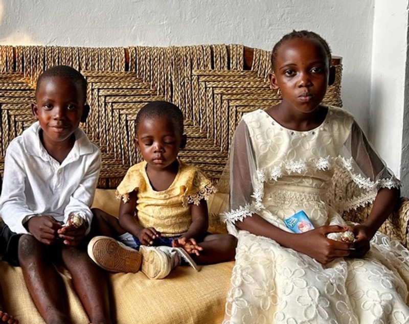 Ela Crăciun a adoptat cel de-al treilea copil din Africa. „Mă mulțumesc cu șansa de a-i ajuta pe cei trei frați”