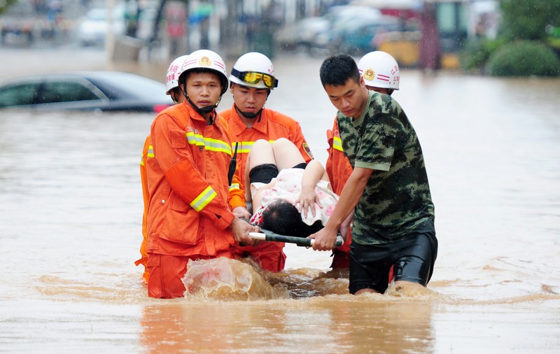 Inundații catastrofale în China! Cel puțin 14 persoane au murit, iar alte zeci sunt date dispărute