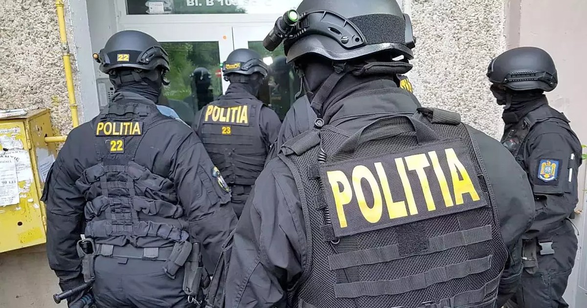 Polițiști, percheziții