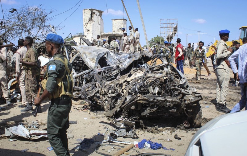 Peste 90 de persoane au murit într-un atac cu o mașină capcană în Somalia