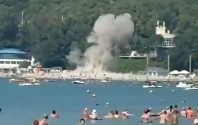 O dronă s-a prăbușit pe o plajă dintr-un resort rusesc de la Marea Neagră. Șase oameni au murit, iar alți 40 au fost răniți