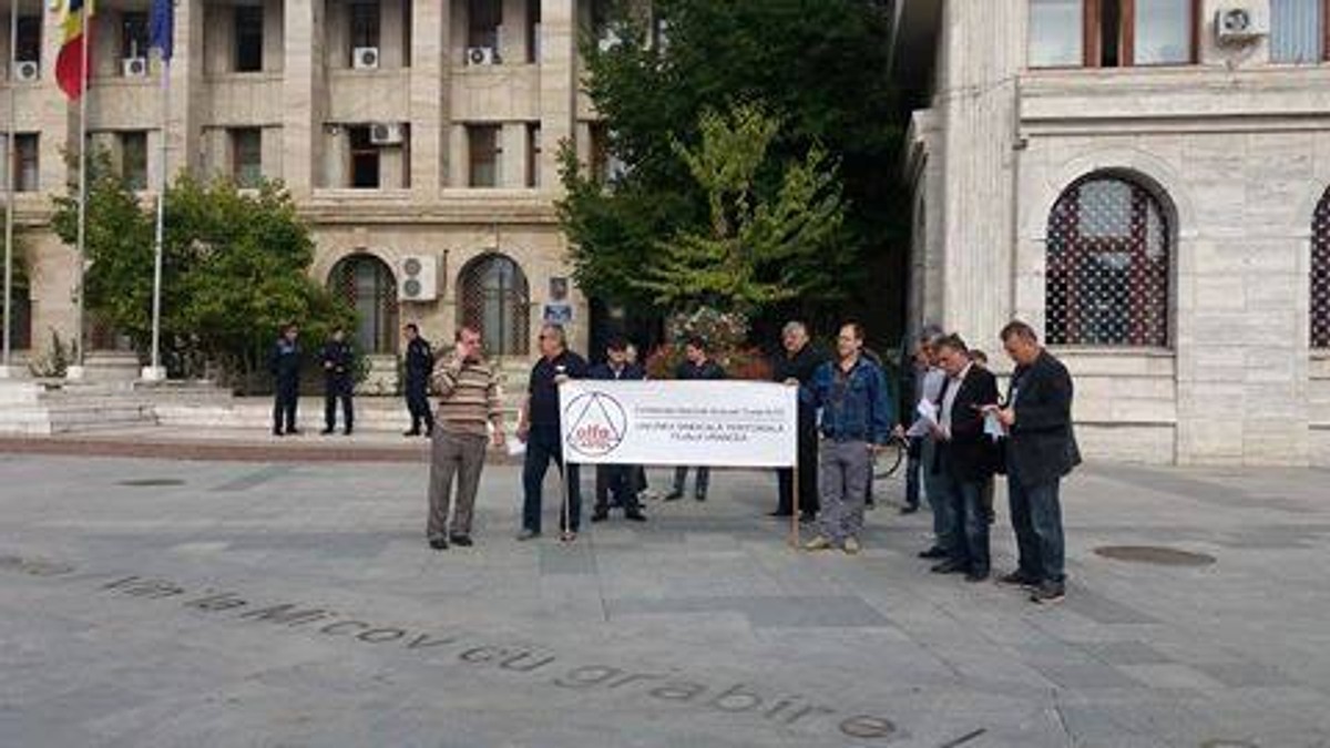 Protest anemic al sindicaliştilor de la Cartel Alfa în Vrancea