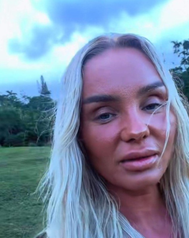 Cum arată Maria Constantin nemachiată. Fanii au criticat-o dur, iar ea le-a dat replica: „Ai dormit pe sobă?”
