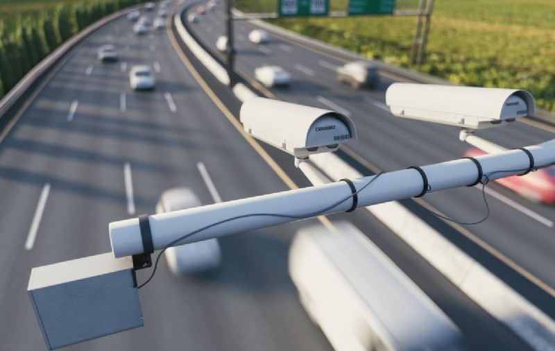 Ai nevoie de rovinietă dacă circuli cu numere roșii? Ce spune Codul Rutier în 2025
