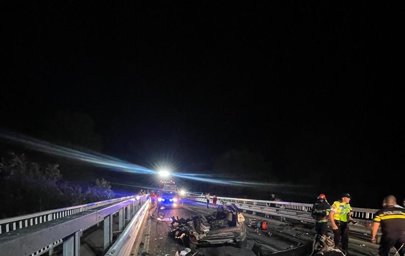 Cinci morți și un rănit grav, într-un accident rutier produs în apropiere de Geoagiu. Un tânăr de 15 ani, acroșat de mașină | VIDEO
