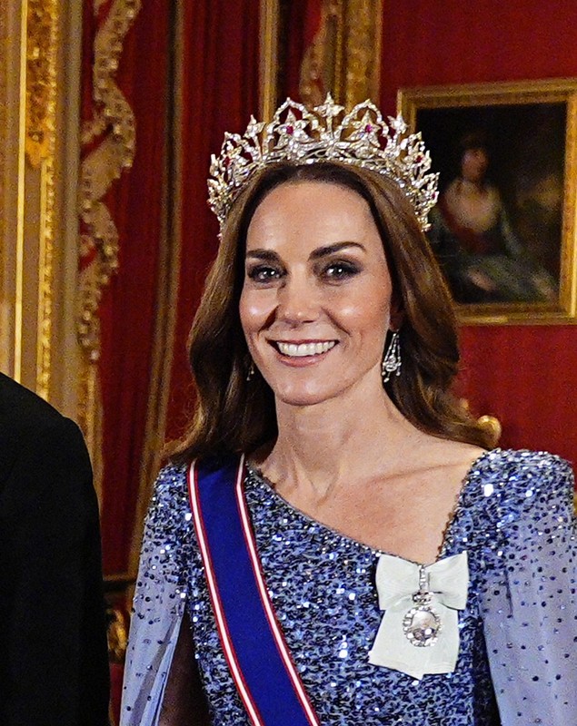 Kate Middleton a strălucit cu cea mai mare tiară purtată vreodată. Câte diamante are bijuteria aleasă pentru banchetul în cinstea președintelui Germaniei