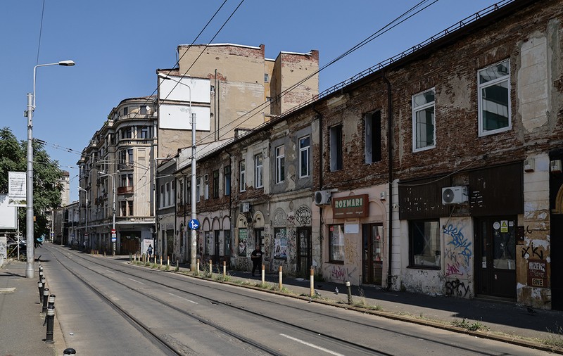 Zona veche din Calea Moșilor a îmbătrânit urât. Strada arată ca după un dezastru apocaliptic