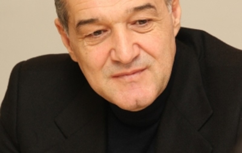 Gigi Becali: "De Dragobete beau şampanie cu nevasta mea şi mănânc tort"