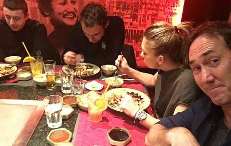 Simona Halep, Darren Cahill, Sandra Izbașa și Bogdan Stelea, mannequin challenge la Stejarii Country Club. ”Arnold” apără un șut al Simonei! VIDEO