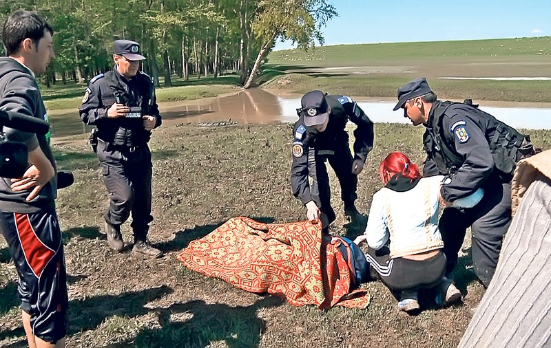 Înghiţiţi de ape, în ziua de Paşte! Un copil şi un adult au murit, iar alte două persoane sunt date dispărute