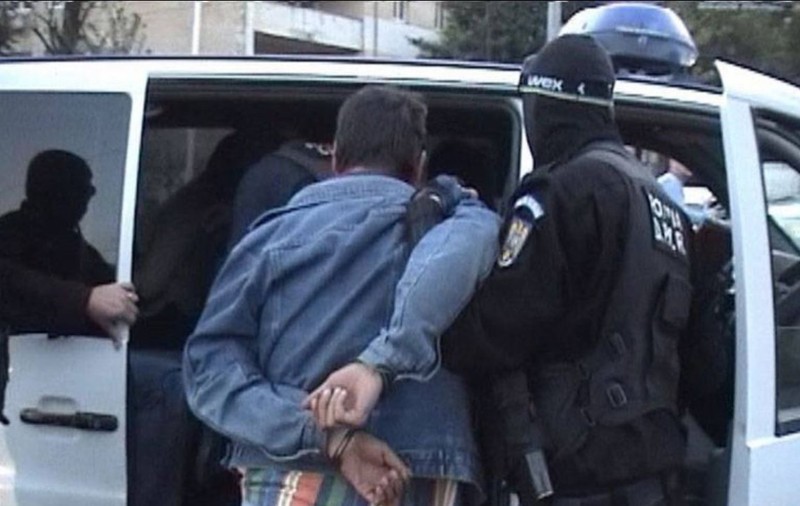 Un bărbat a fost arestat, după ce a dat buzna într-un magazin și a încercat să o violeze pe vânzătoare