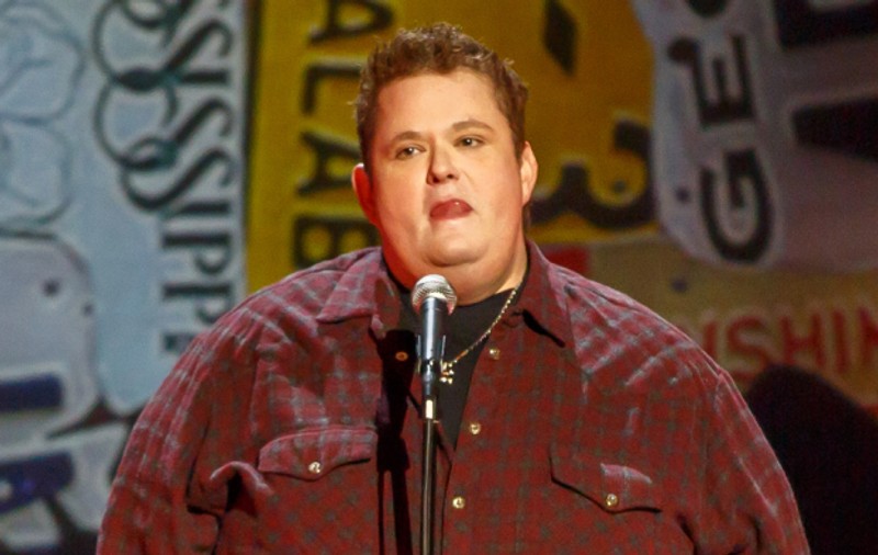 Comicul Ralphie May a murit la vârsta de 45 de ani, în urma unui stop cardiac