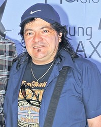 Leo Iorga se luptă de mulți ani cu cancerul și are nevoie de bani pentru tratamentu costisitor
