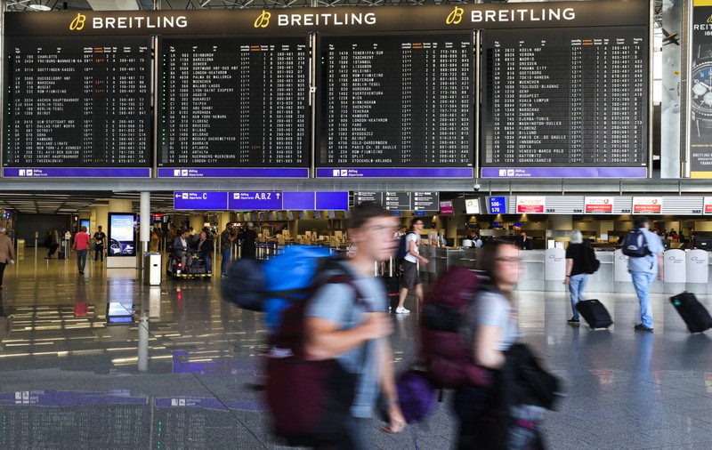Întârzieri pe aeroportul din Frankfurt din cauza operațiunilor de eliminare a unei bombe din Al Doilea Război Mondial