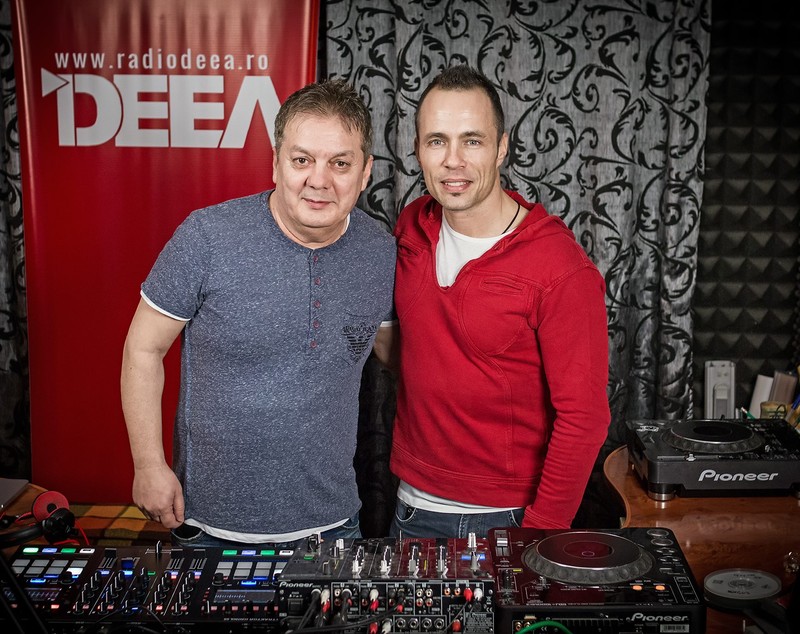 EXCLUSIV/ DJ Adriano și istoria văzută din spatele mixerului. Pune muzică din anii ’70, a adus occidentul în comunism și se ține în trend!