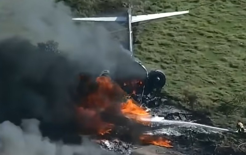 Avion prăbușit în Texas. Toți pasagerii au reușit să se salveze înainte ca aeronava să ia foc