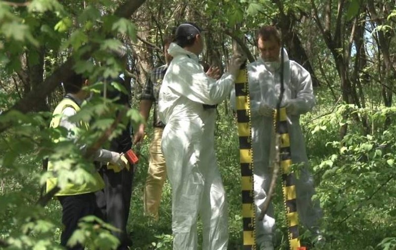 Un tânăr în vârstă de 18 ani a fost găsit spânzurat într-o livadă