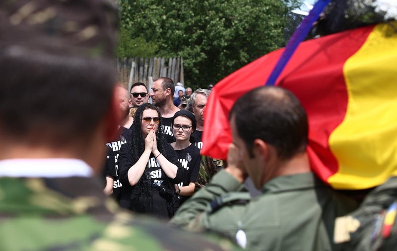 Pilotul Florin Rotaru, înmormântat la Fetești. Slujba a avut loc la Catedrala Sfânta Treime / GALERIE FOTO&VIDEO