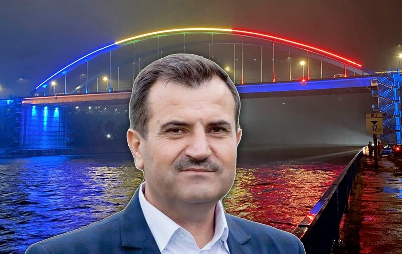Primăria Medgidia, acuzată că aruncă bani publici pe iluminatul podului când toată lumea stă în casă. Primarul: „Sunt nebuni. S-a oprit și Turnul Eiffel, nu mai e luminat?!”