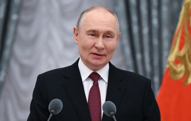 Relaxarea sancțiunilor impuse petrolului rusesc de către SUA este o recompensă pentru Putin, avertizează un lider republican