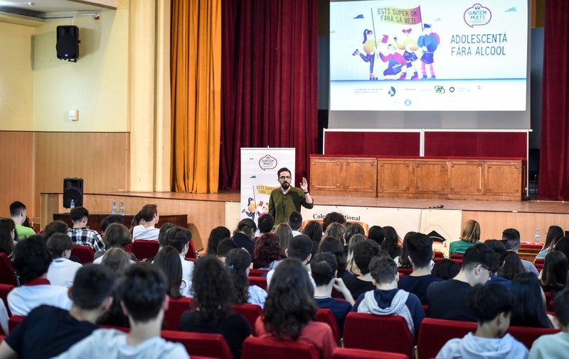 Peste 1.500 de elevi de liceu, implicați în campania „Ești super ok fără să bei! Adolescență fără alcool”, lansată de Spirits România