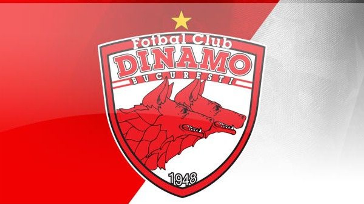 Un dinamovist a sfidat temperatura de afară: s-a aruncat în chiloți în zăpadă