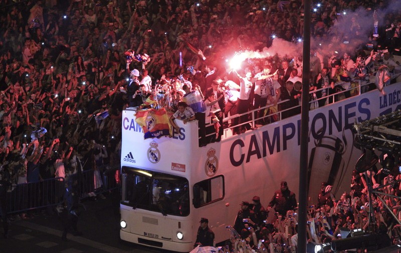 VIDEO Suporterii Realului au sărbătorit în Piaţa Cibeles câştigarea Ligii Campionilor
