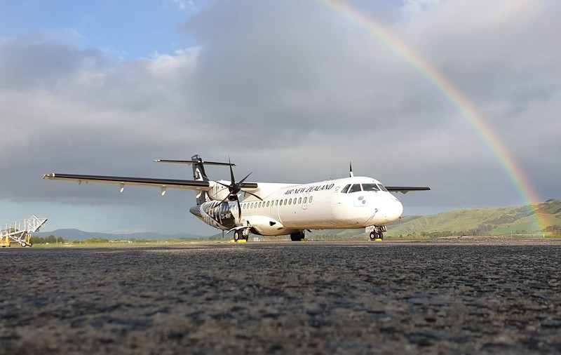 Model din Noua Zeelandă, la bord: „Dacă nu-mi dați vin, arunc avionul în aer”