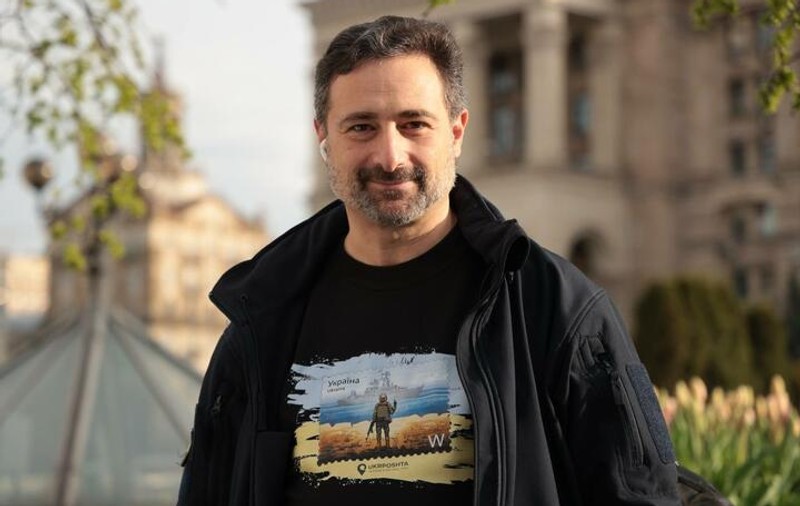 După timbre, Poșta din Ucraina scoate la vânzare tricouri, hanorace și magneți de frigider cu mesajul „Navă rusească, du-te dracului”