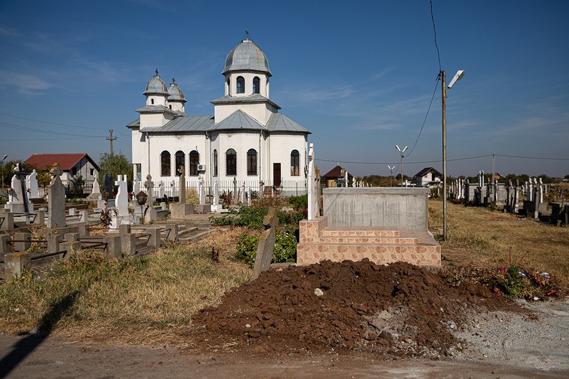 În acest cimitir au fost să facă verificări procurorii DIICOT