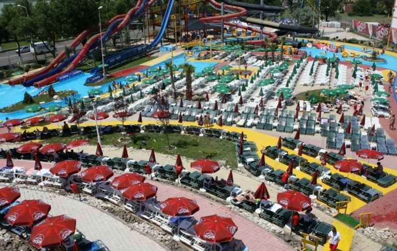 REZULTATE REFERENDUM 2012 | Mamaia: 500 de turişit au votat la Aqua Magic şi la restaurantul Celopatra