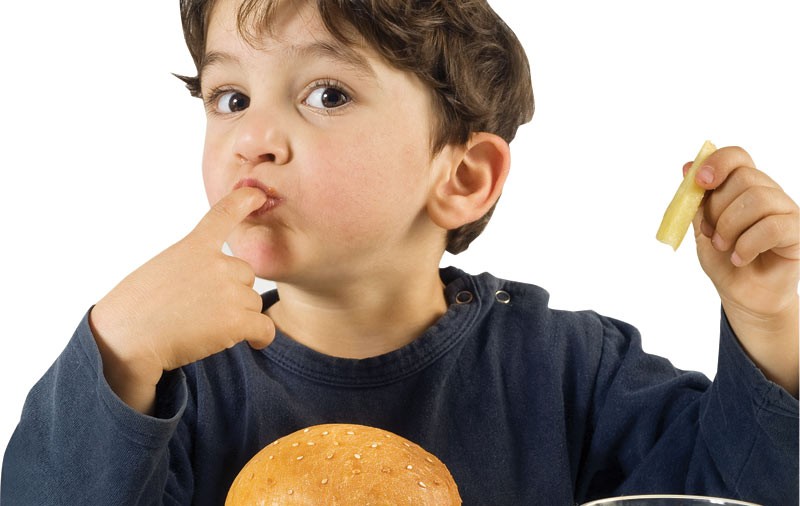 Feriţi copiii de fast-food!