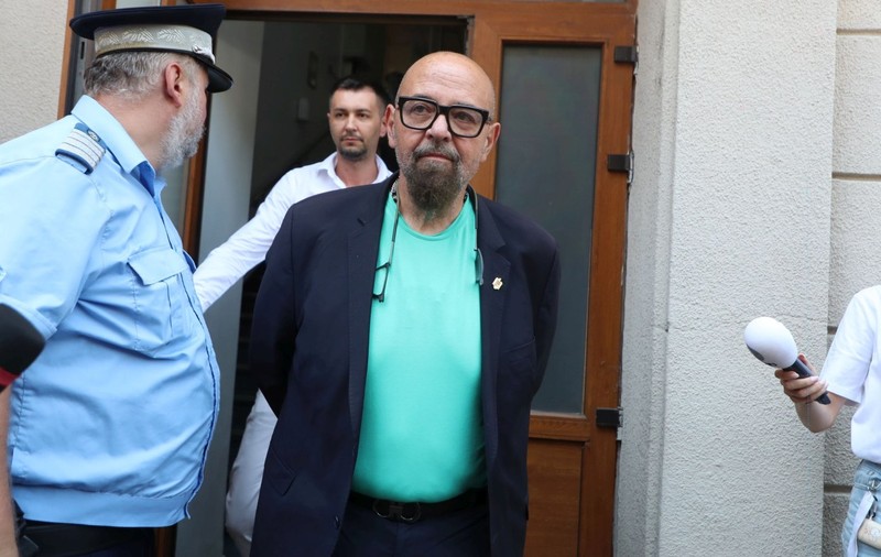 Cum a anunțat Piedone Hotelul Internațional din Sinaia că urmează controlul ANPC: „Pune-i p-ăia să-și ia halate, tot, să aibă bonete în cap” | STENOGRAME