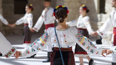 Dans traditional romanesc