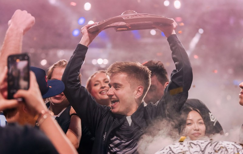 Campionii de la Dota 2 au câștigat mai mulți bani decât Simona Halep la Wimbledon! Un român din echipa vicecampioană a ridicat 890.000 $