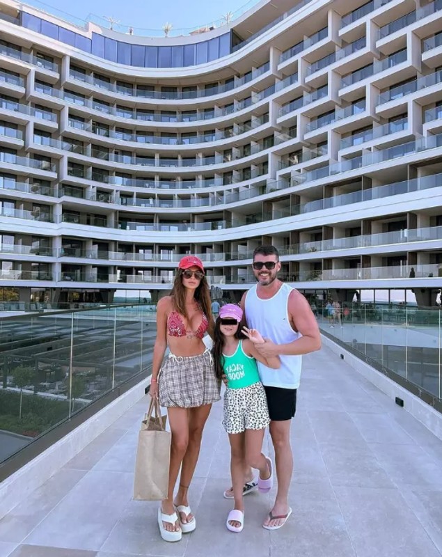 Victor Slav, în vacanță împreună cu Sofia, fetița lui și a Biancăi Drăgușanu, dar și cu Selina, actuala iubită. Ce destinație au ales