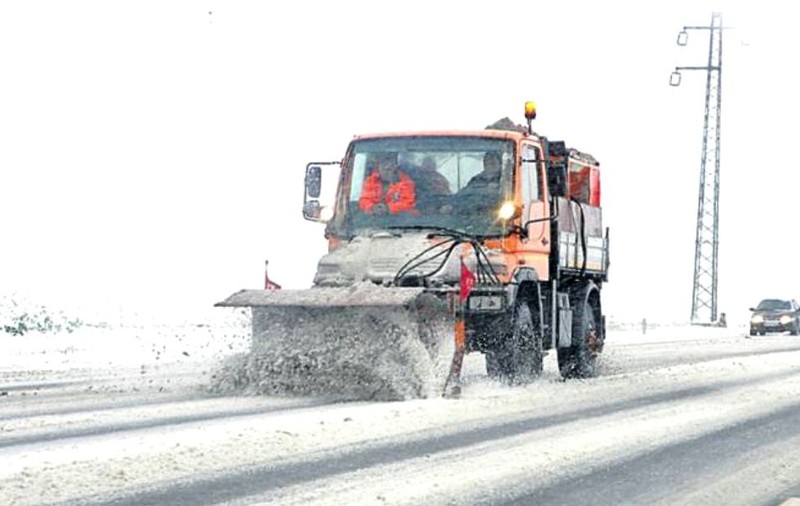 FOTO | CNAIR rămâne fără sare pentru drumuri, în mijlocul avertizărilor meteo de cod portocaliu de viscol