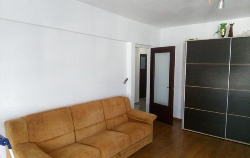 Imobiliare.ro: Apartamentele noi se scumpesc, dar cele vechi se ieftinesc