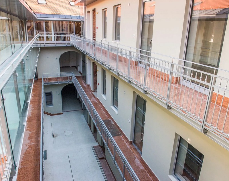 Palatul din Timișoara, cu 59 de dormitoare și 27 de băi, a fost scos din nou la vânzare și costă o avere