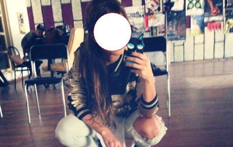 Îţi vine să crezi că ea e SORE? Uite ce look are artista!