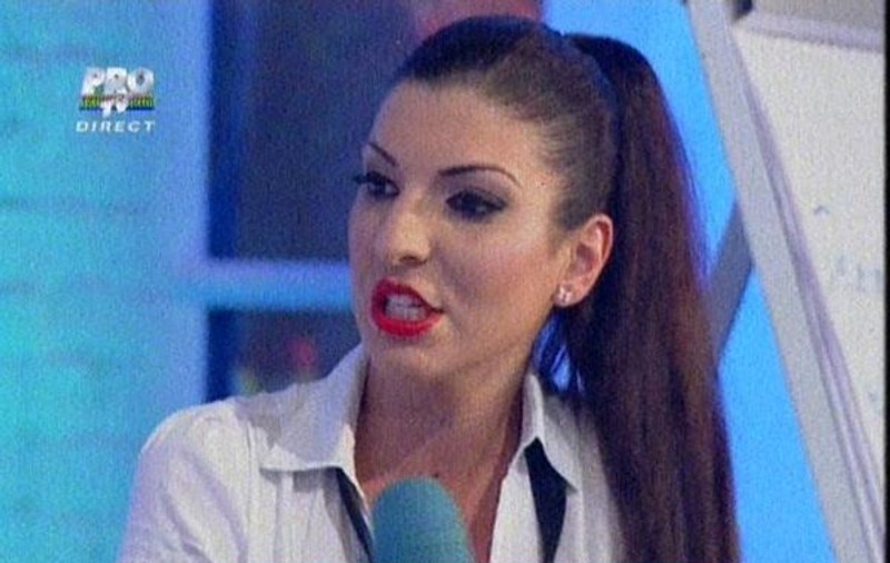 PERLE, mai rău ca la BAC. Andreea Tonciu e BÂTĂ la limba română. Vezi DOVADA!