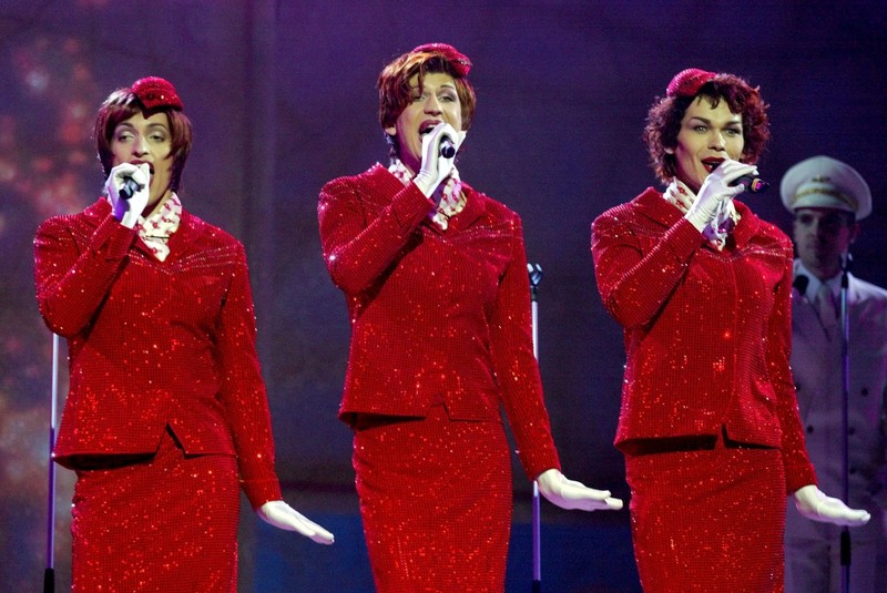 look-uri memorabile la Eurovision - Sestre