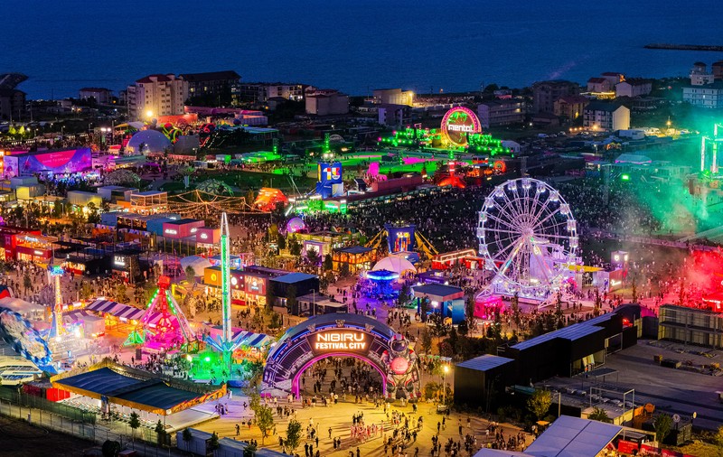 BEACH, PLEASE! intră în istorie: peste 600.000 de participanți, cea mai mare ediție de până acum și începutul unei noi ere la NIBIRU