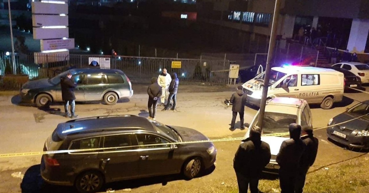 cei doi au mers la Mall, unde au mâncat, iar în drum spre casă au avut o discuție în contradictoriu. Iar de la scandal la bătaie nu a fost decât un pas.