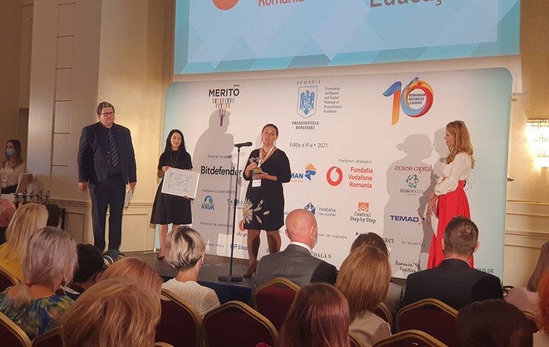 Cei mai creativi profesori din țară, premiați la Gala Merito: „Uneori sunt singurul adult din viața elevilor mei care le vede strălucirea”