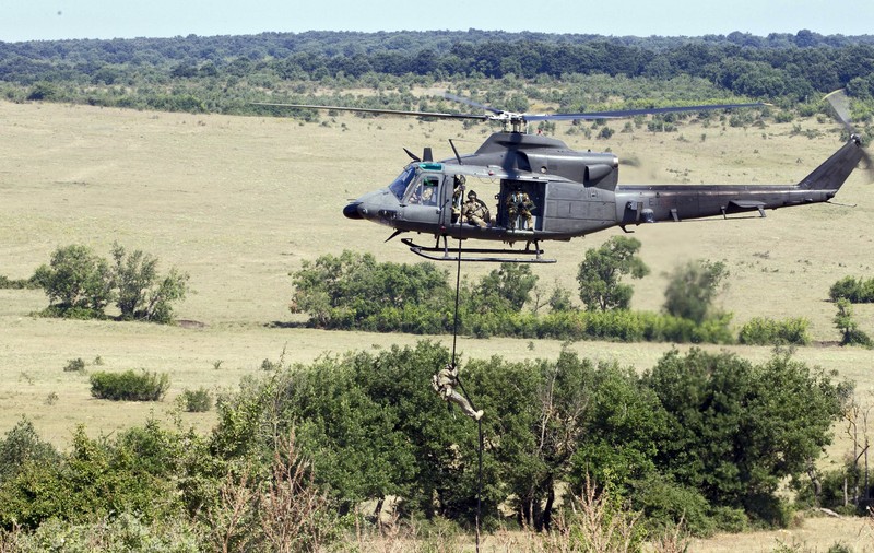 Elicopter al Marinei Greciei, prăbuşit în Marea Egee! Trei persoane au murit !