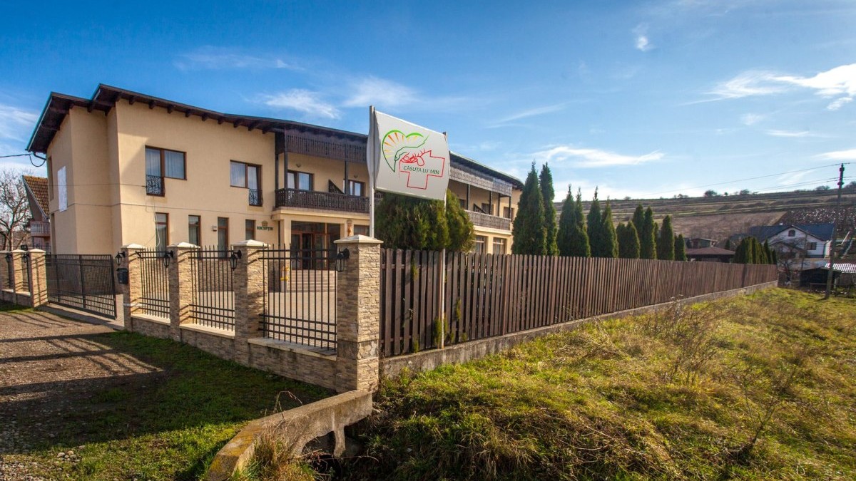 Așa arată la exterior Centrul de Îngrijire și Asistență Căsuța Lu Min din județul Mureș. Foto: site oficial