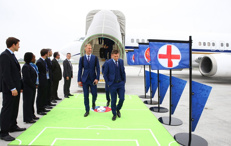 Euro 2016. Englezii au ajuns în Franța și sunt vecini cu tricolorii GALERIE FOTO&VIDEO