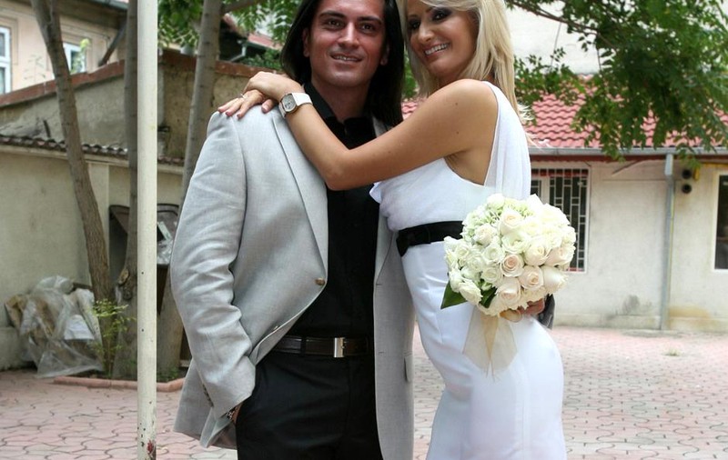 Julia Jianu și soțul ei au divorțat în secret. Cine este bărbatul alături de care a plecat artista în Cipru